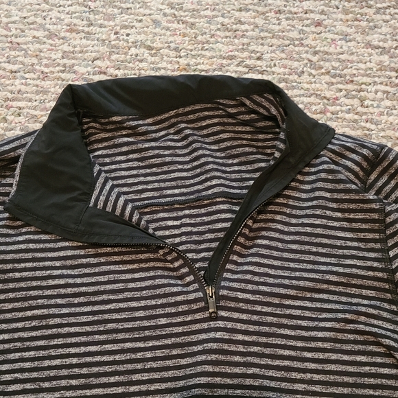 Men's Lululemon Pullover - Picture 4 of 6